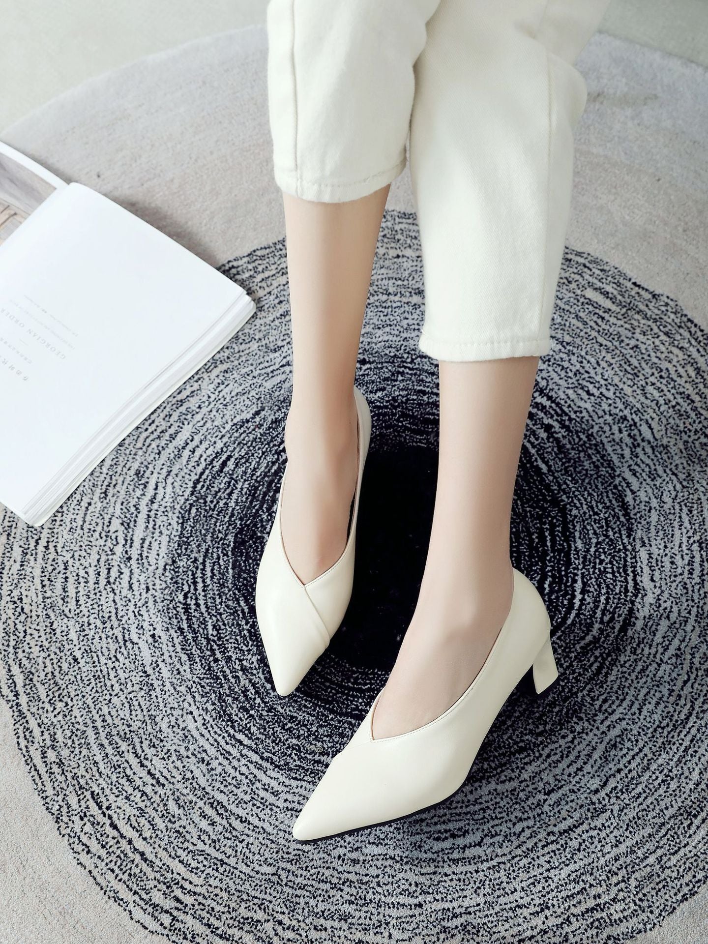 Lady Pointed Toe Mid Heels Shallow Mouth Chunkey Pumps